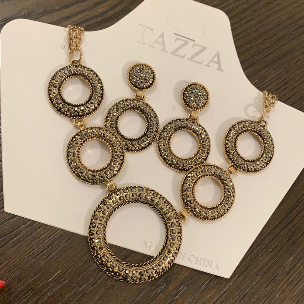 ✨ Beautiful Necklace Set ✨